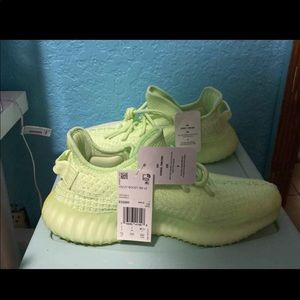 YEEZY BOOST 350 GLOW SIZE 7.5